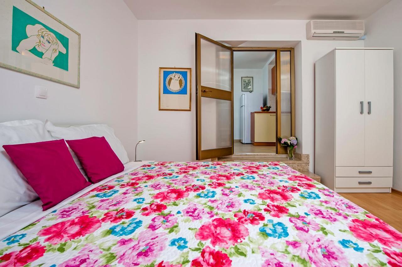 Apartmani&Soba Mimi Ровинь Экстерьер фото