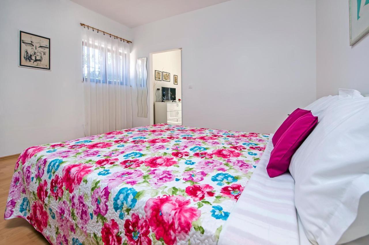 Apartmani&Soba Mimi Ровинь Экстерьер фото